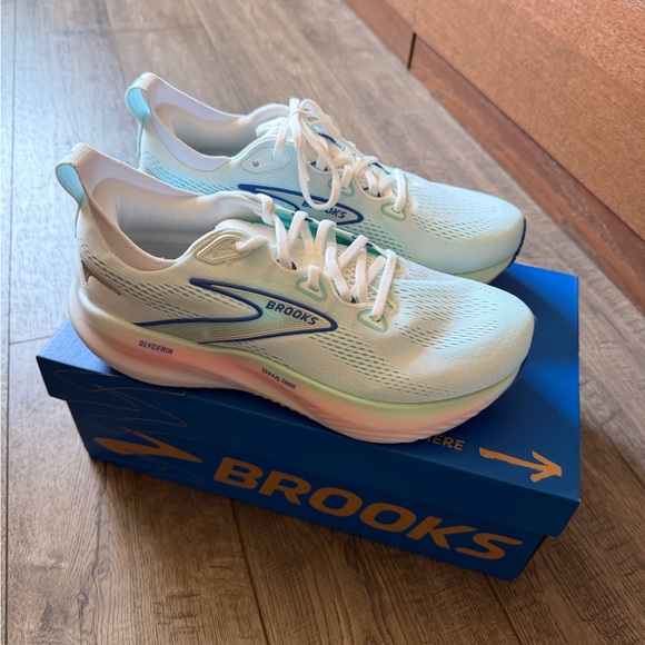 Brooks Shoes - Brooks Women's Glycerin 22 in White/Limpet Shell/Amparo Blue 8.5 wide running